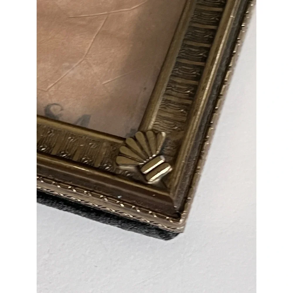 Vintage Brass Tone Picture Frame Shell Corners Heart Finial Wall Hanging